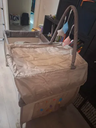 Cuna de viaje plegable con cambiador