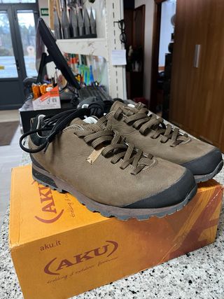 Botas de montaña AKU