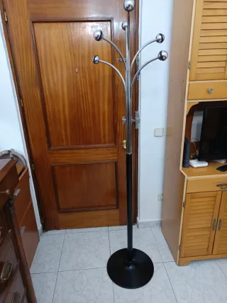 Perchero de pie árbol metal y plástico