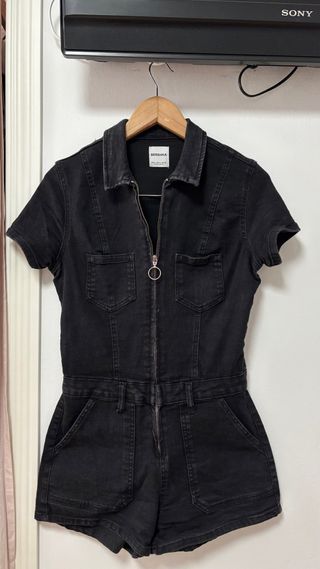 Mono corto Bershka negro