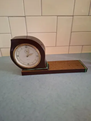 Orologio da tavolo vintage in legno scuro