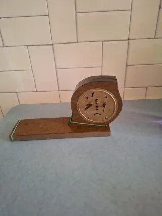 Orologio da tavolo vintage in legno scuro