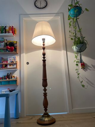 Lampada da terra vintage in legno e metallo