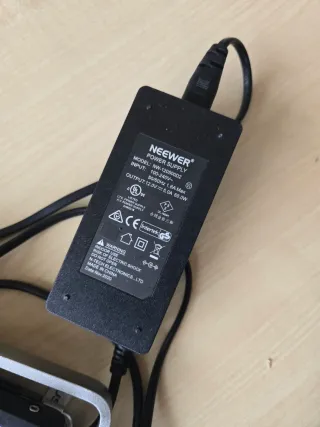 Kit 3 Focos LED Neewer RGB530 + Trípodes + Bolsa