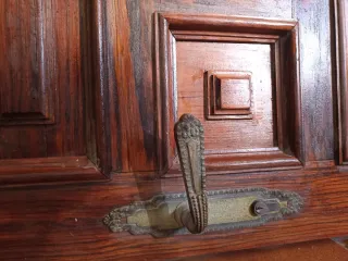 Puerta madera maciza entrada