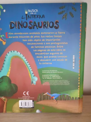 Busca con la linterna dinosaurios