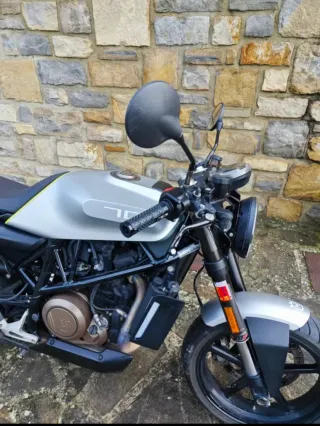 HUSQVARNA Vitpilen 701