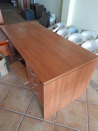 Mesa de trabajo de madera
