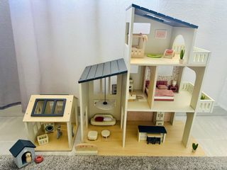 Casita de juguete de madera