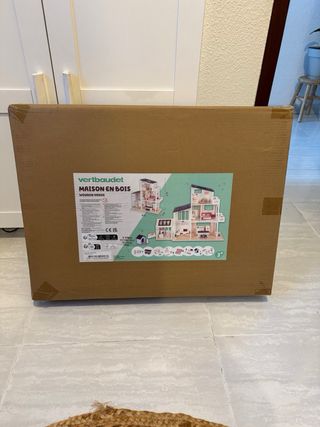 Casita de juguete de madera