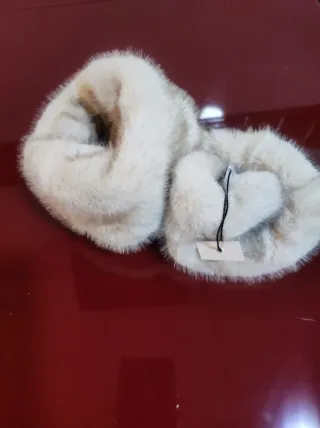 Puños de piel sintética beige