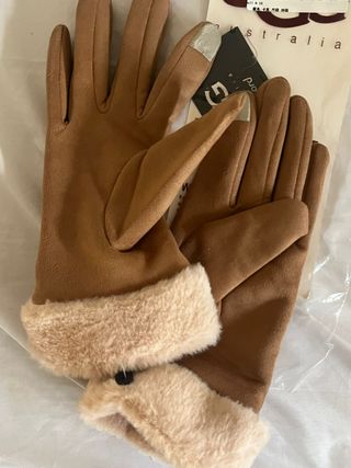 Guantes UGG forro polar beige/marrón
