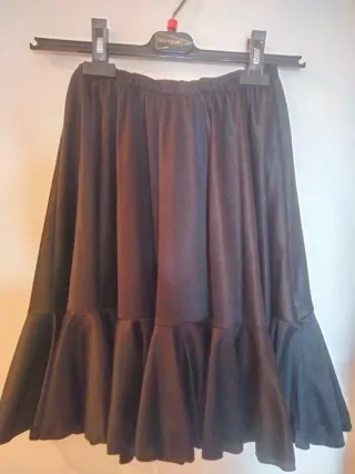 Falda flamenca negra talla 4 años aprox.