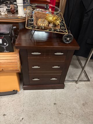 Mesita de noche 3 cajones madera oscura