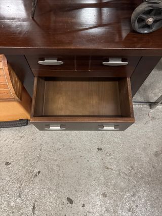 Mesita de noche 3 cajones madera oscura