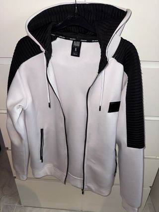 Chaqueta BLACK SQUAD blanca y negra