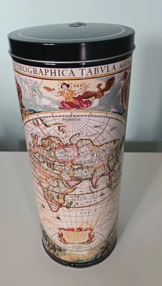 Lata decorativa con mapa antiguo