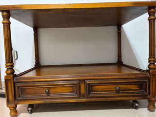 Mesita de sofá de madera con cajones