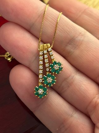 Collar de oro con esmeraldas y diamantes