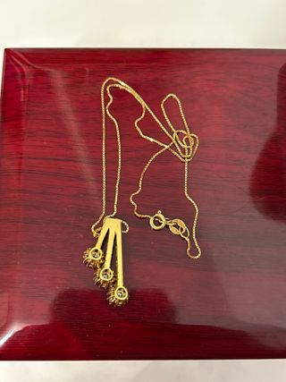 Collar de oro con esmeraldas y diamantes