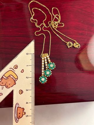 Collar de oro con esmeraldas y diamantes