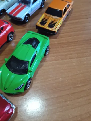 Vehículos a escala 1/72 matchbox  licencia mattel.