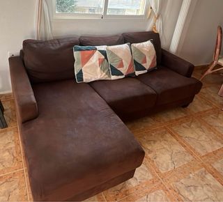 Sofá modular marrón y multicolor