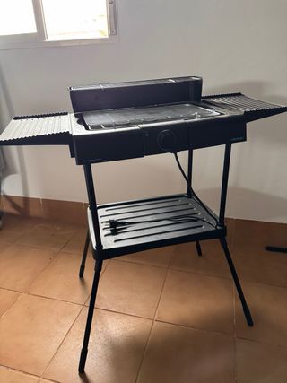 Barbacoa Eléctrica Cecotec Negra