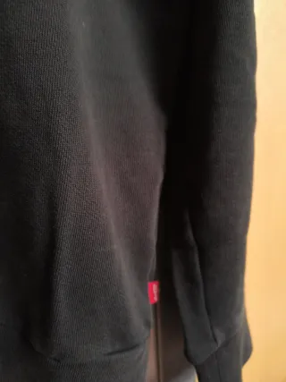 Felpa Levi's nera con logo rosso