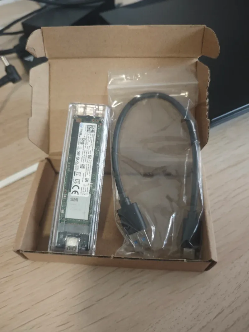 Adaptador M.2 NVMe a usb con disco m.2 256gb