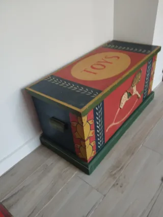 Baúl de madera decorado