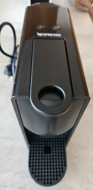 Cafetera Nespresso Negra Brillante