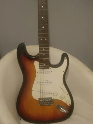 Guitarra Eléctrica Squier Stratocaster