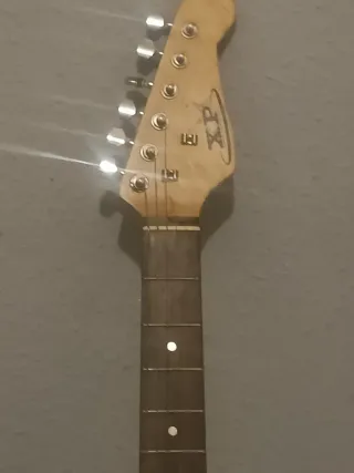 Guitarra Eléctrica Squier Stratocaster