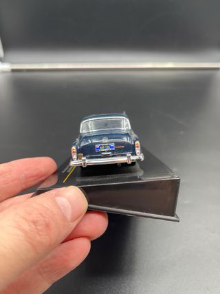 IXO 1/43 Mercedes 300 Presidente Somoza- defectos