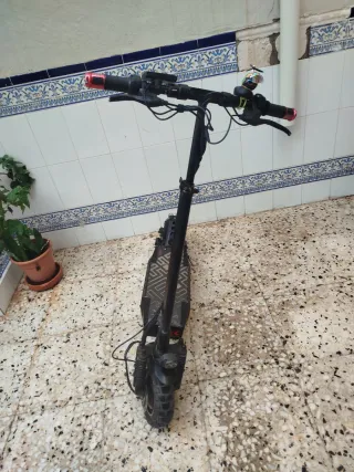 Patinete eléctrico negro