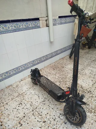 Patinete eléctrico negro