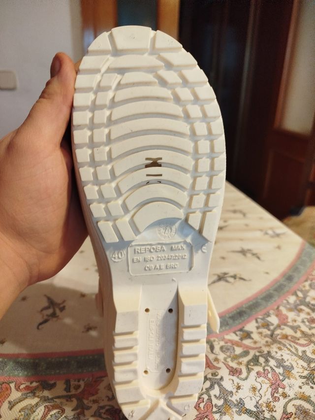 Zueco profesional Reposa, caucho termoplástico.