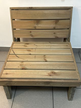 Sillón de madera rústico