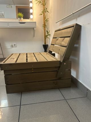 Sillón de madera rústico