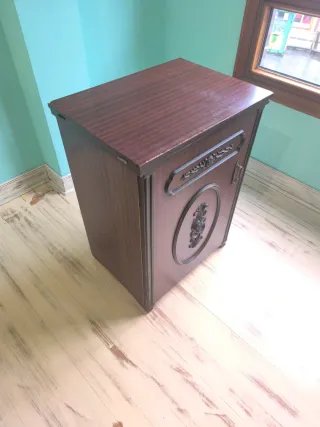 Máquina de coser Singer antigua. ESTÁ EN ZAMUDIO