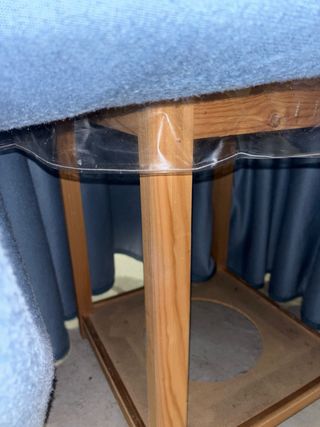 Mesa camilla azul y dorada