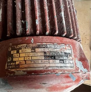 Motor Eléctrico Trifásico 220/380V 900 RPM