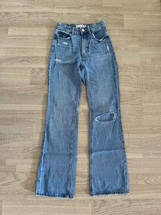 Pantalón vaquero tiro alto desgastado