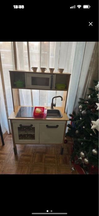 Cocinita de madera IKEA con acesorios