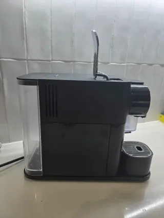 Cafetera Nespresso De'Longhi Lattissima One