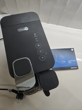 Cafetera Nespresso De'Longhi Lattissima One