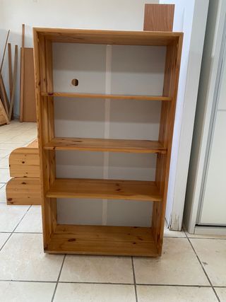 Estantería de madera maciza