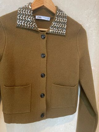 Chaqueta Zara con cuello pedrería