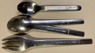 Cubiertos de avión metal plateado